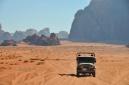 Wadi Rum - po ťave, je najlepším dapravným prostriedkom džíp