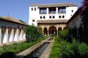 Alhambra - pred palácom nesmie chýbať voda a zeleň