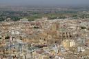Alhambra - stará Granada sa rozprestiera pod pahorkom na ktorom stojí Alhambra 