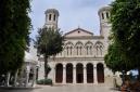 Limassol - katedrála s vežičkami zíva prázdnotou