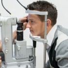 Nepodceňujte očné mušky, môžu signalizovať vážne ochorenie oka