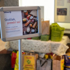 Zamestnanci Allianz opäť darovali stovky kíl potravín, drogérie a šatstva núdznym